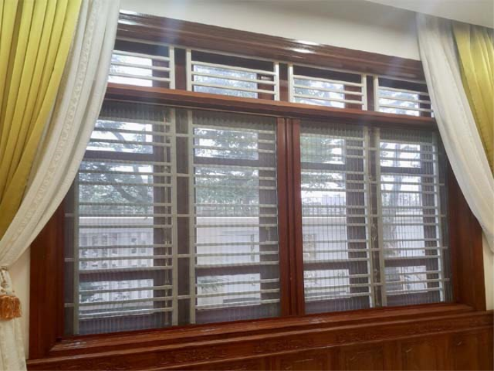 Lưới chống muỗi cửa sổ hệ xếp gọn màu vân gỗ